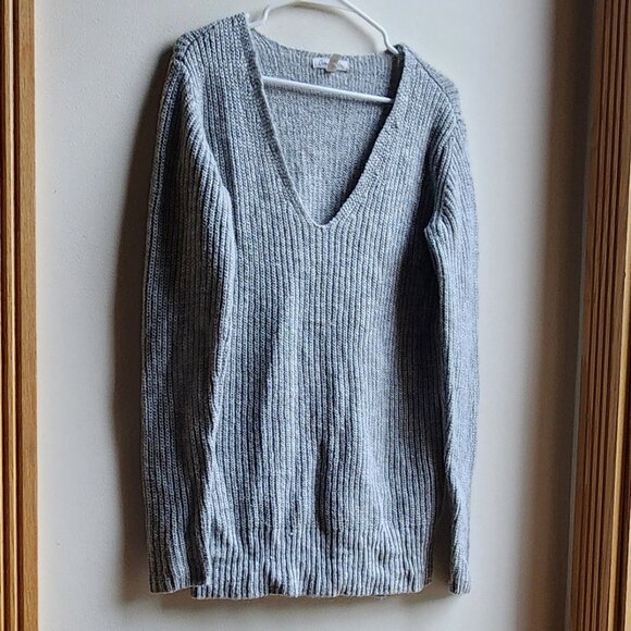 Aeropostale Gray V-Neck Sweater Size Medium - Picture 4 of 14
